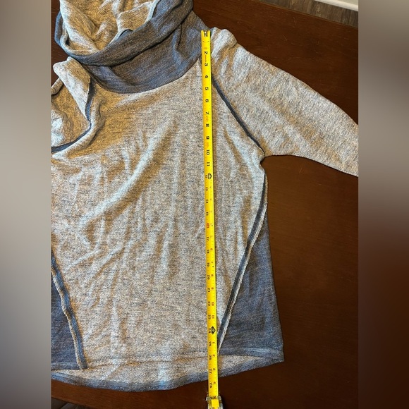 KÜHL women’s Nova pullover. Cowlneck. Size large. - Picture 7 of 10